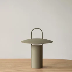 Ray portable table lamp | black