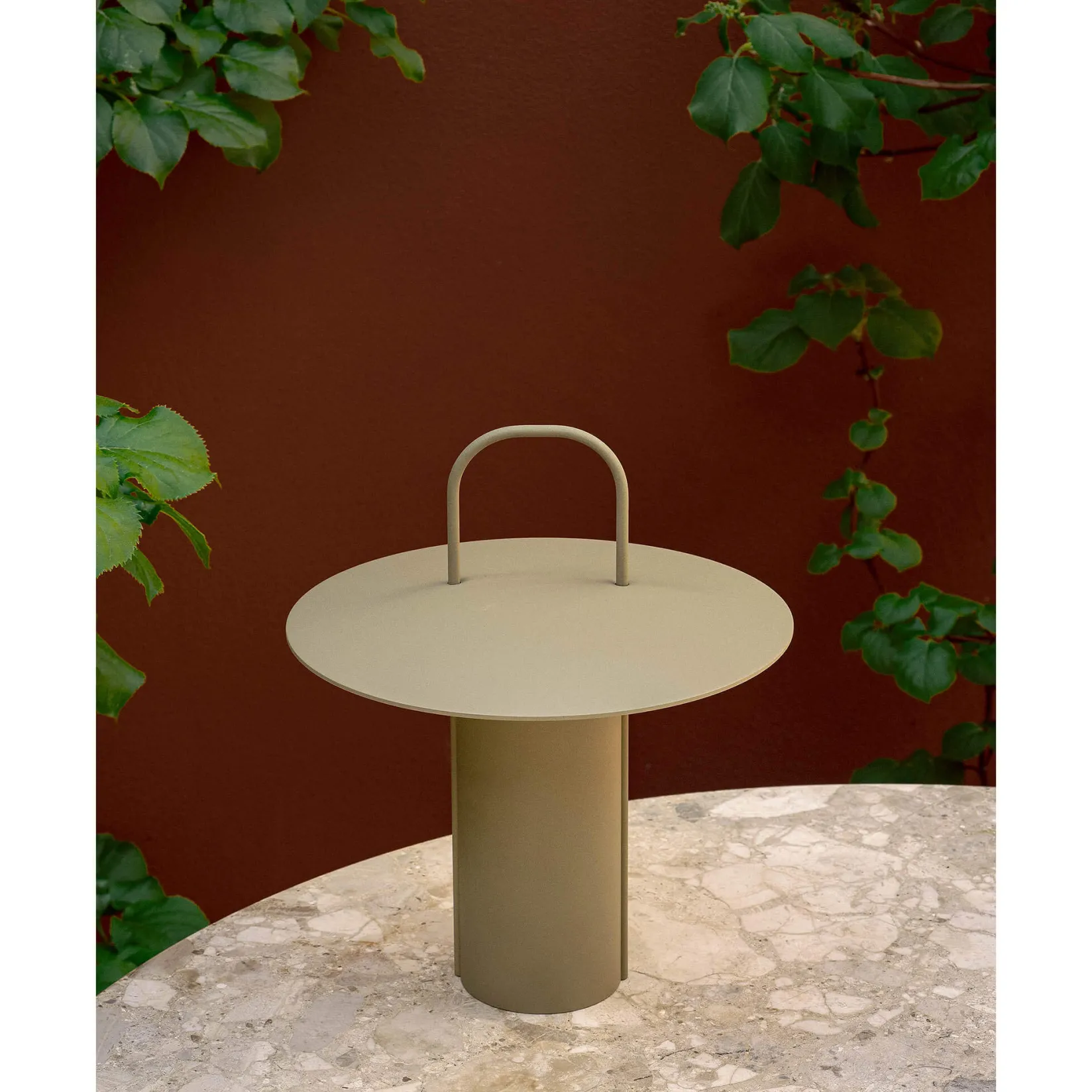 Ray portable table lamp | black