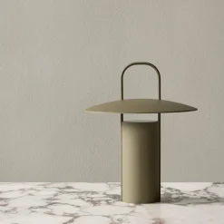 Ray portable table lamp | black