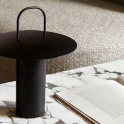 Ray portable table lamp | black