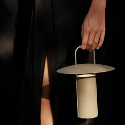 Ray portable table lamp | black