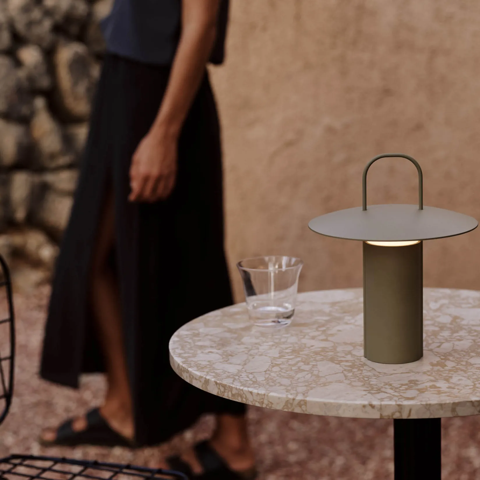 Ray portable table lamp | black