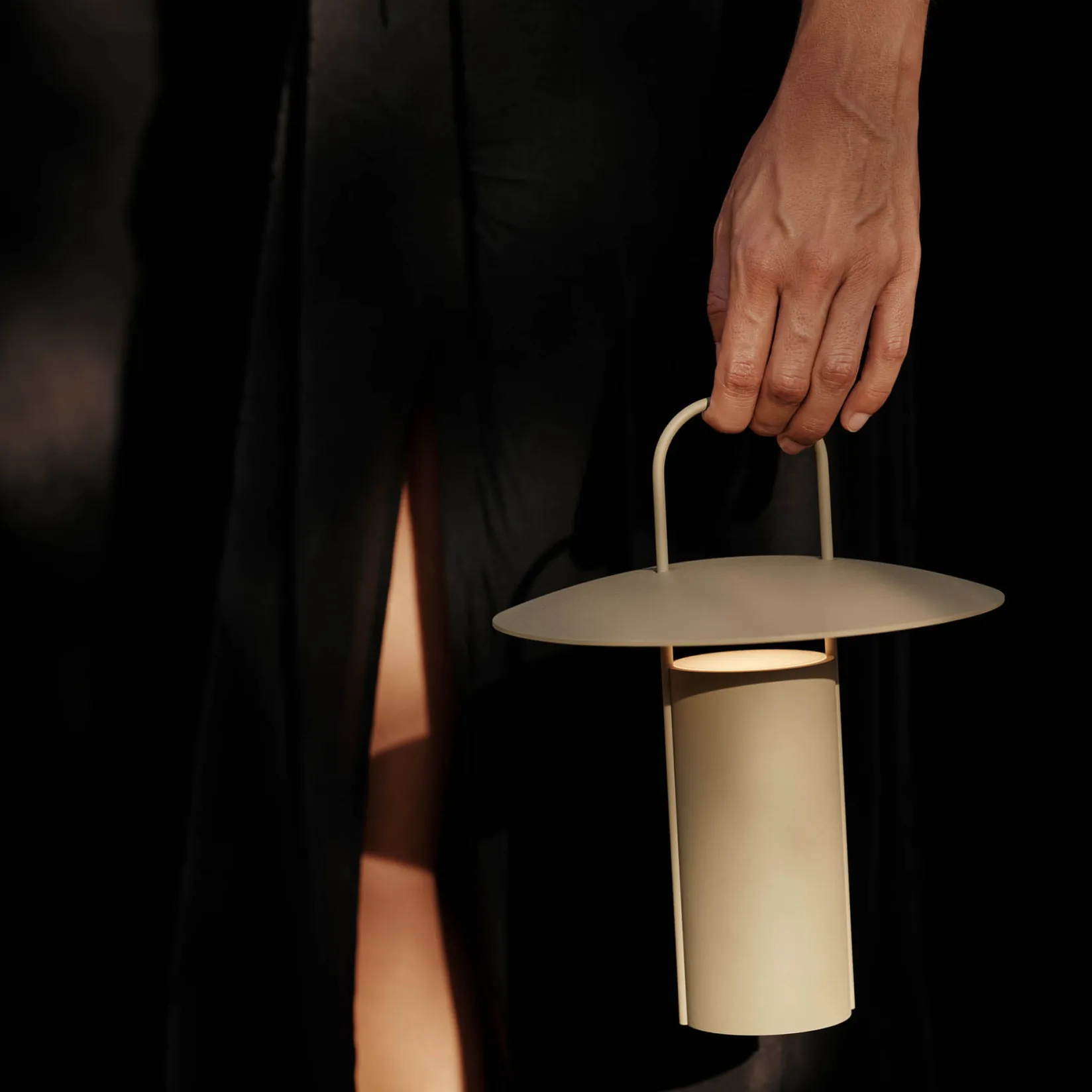 Ray portable table lamp | matte dusty green