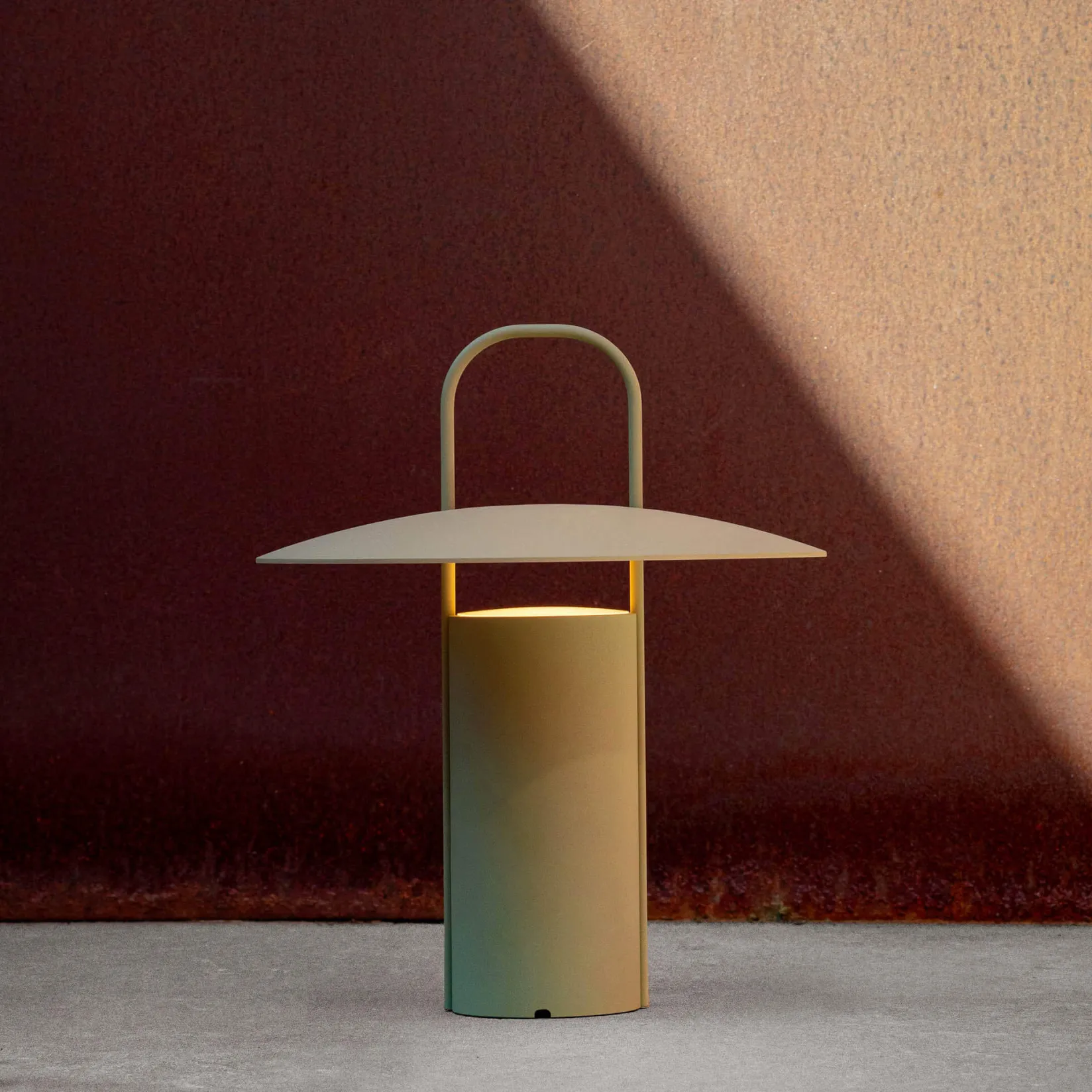 Ray portable table lamp | matte dusty green