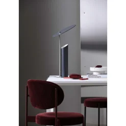 Reflect | red