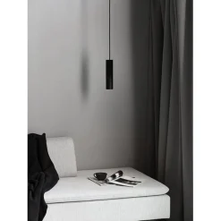 Tilo | black