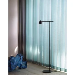 Tip floor lamp | black