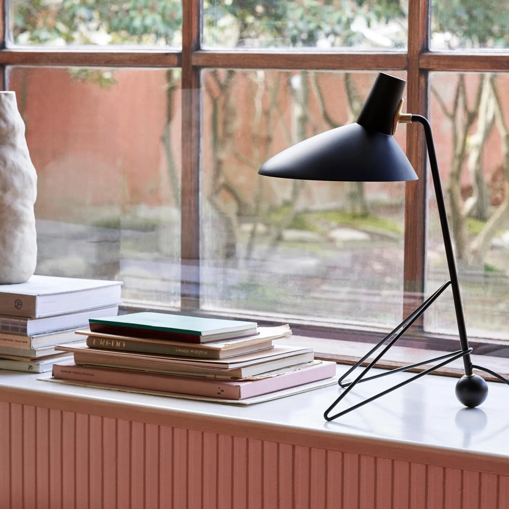 Tripod table HM9 | matt white